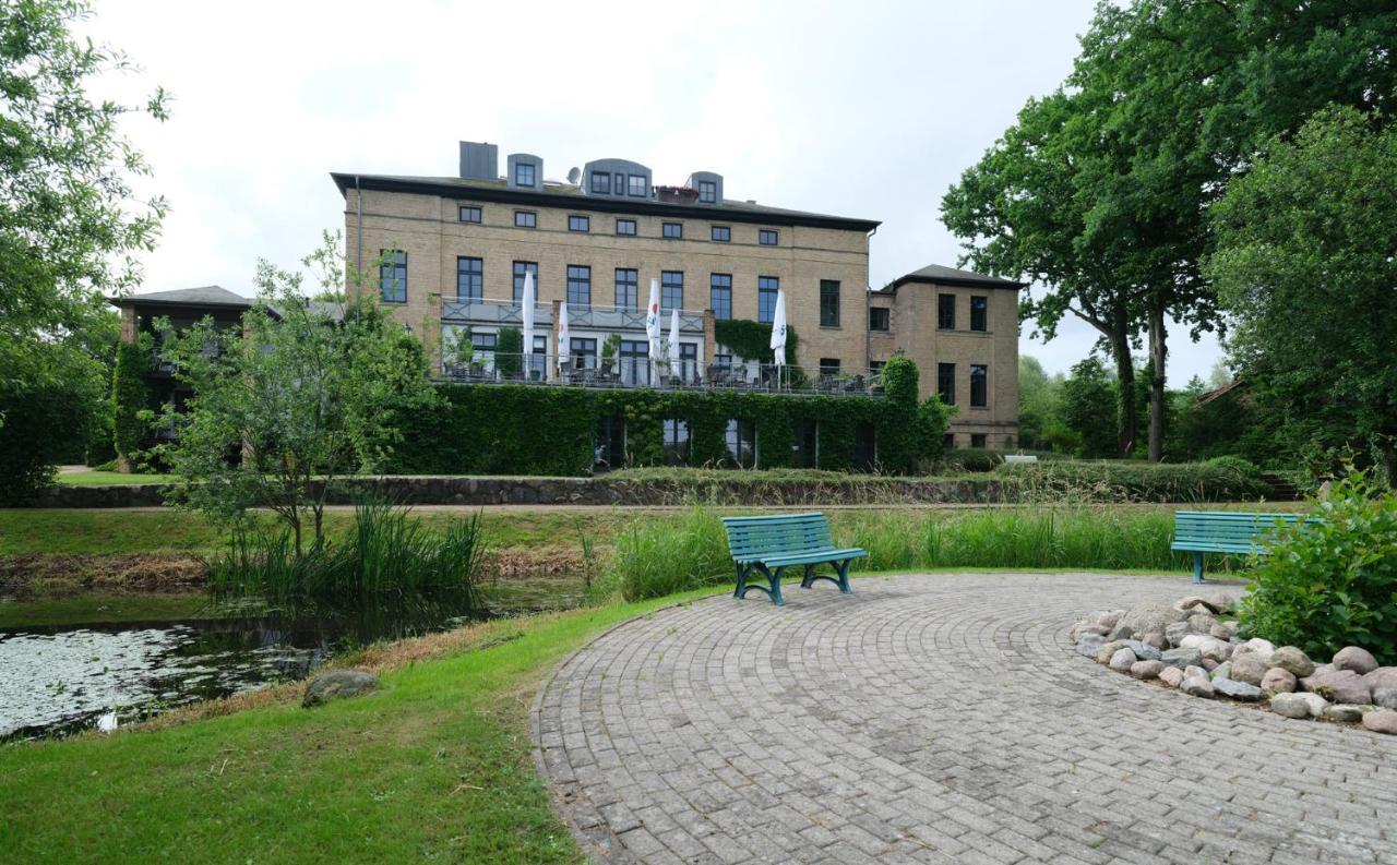 Gutshaus Redewisch Hotel & Restaurant 博尔滕哈根 外观 照片