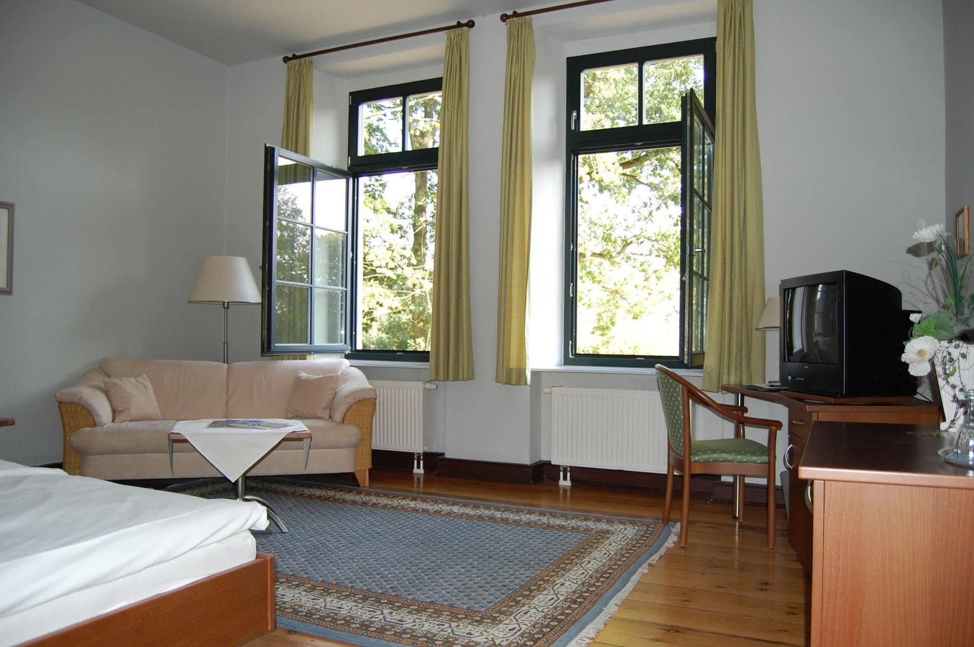 Gutshaus Redewisch Hotel & Restaurant 博尔滕哈根 外观 照片